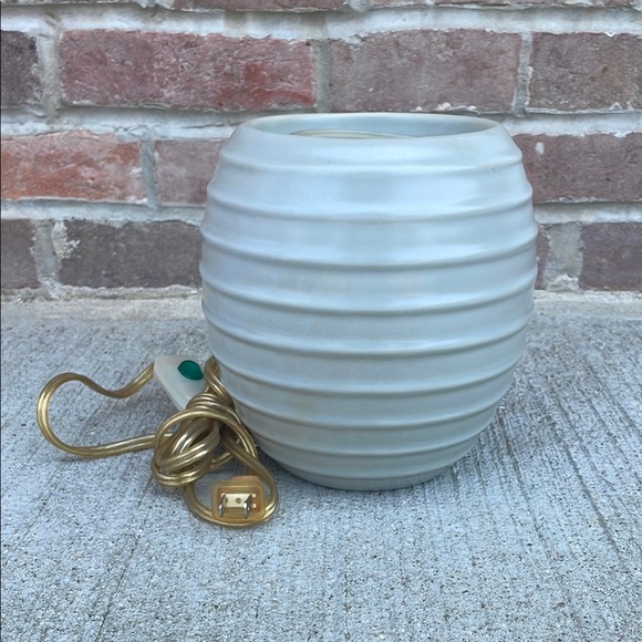 Yankee Candle Scenterpiece Wax Warmer with Timer Grey Ribbed Plug In - Picture 1 of 5